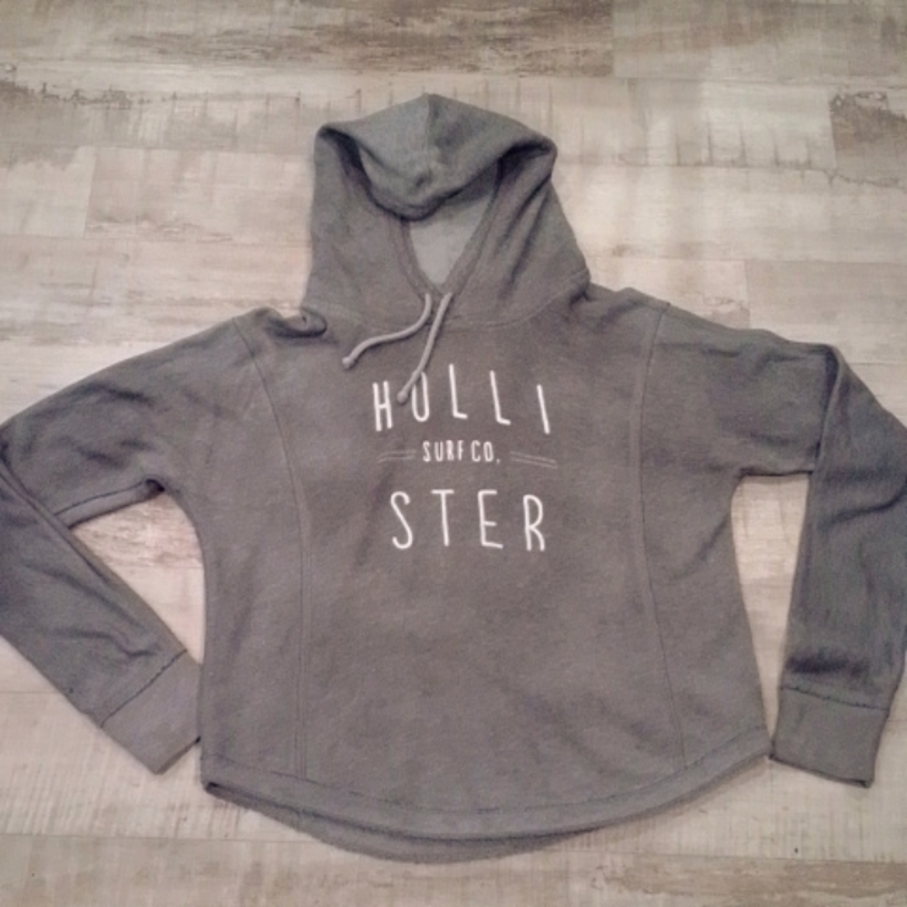 NWOT. HOLLISTER junior girls pull over crop hoodie